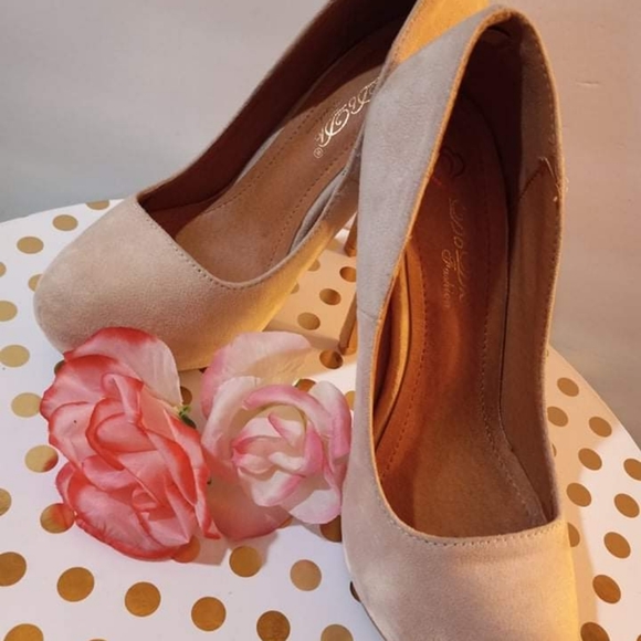 Heels - Picture 3 of 6